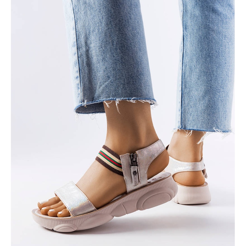 Bézs metál sportszandál a Parsip márkától 1