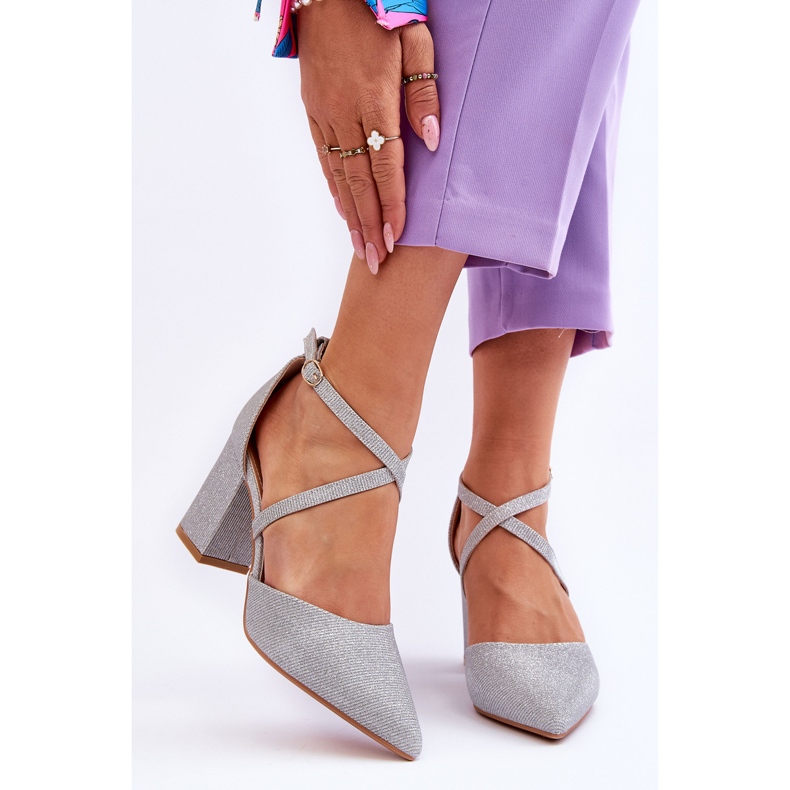 Divatos fényes pumpák egy ezüst Galaxy sarkon 1