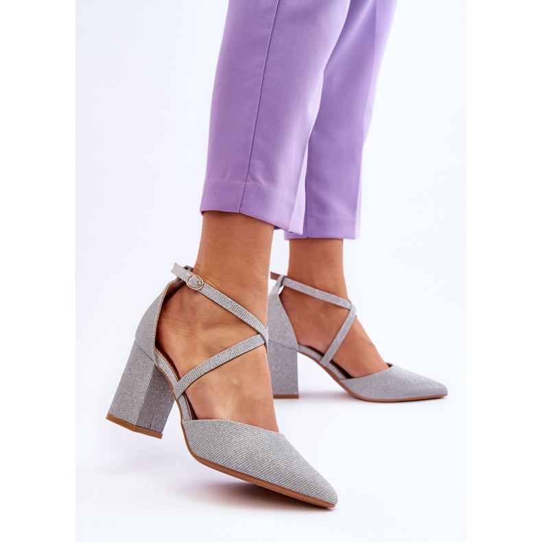 Divatos fényes pumpák egy ezüst Galaxy sarkon 2